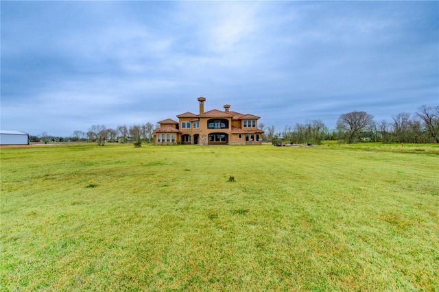 903 Chenango Drive, Angleton, TX 77515