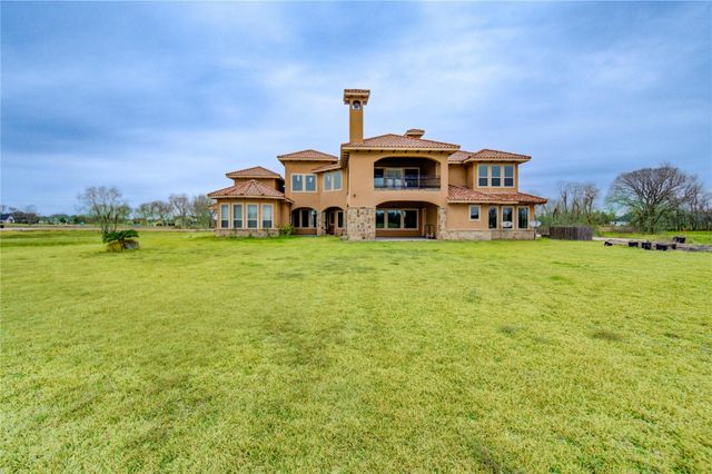 903 Chenango Drive, Angleton, TX 77515