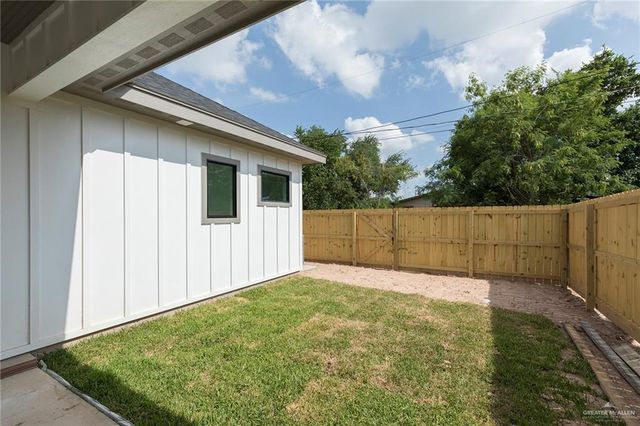 818 E Chapa Avenue, Pharr, TX 78577