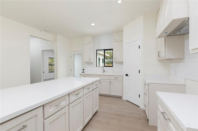 818 E Chapa Avenue, Pharr, TX 78577