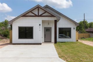 818 E Chapa Avenue, Pharr, TX 78577