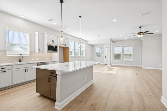 11843 Sawgrass Drive, Mont Belvieu, TX 77523