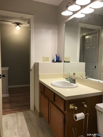 2480 Whitney Avenue 16, Hamden, CT 06518