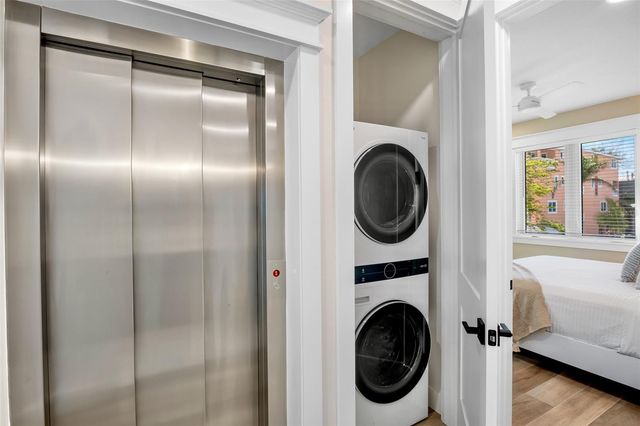 135 AVENIDA VENECCIA, Sarasota, FL 34242