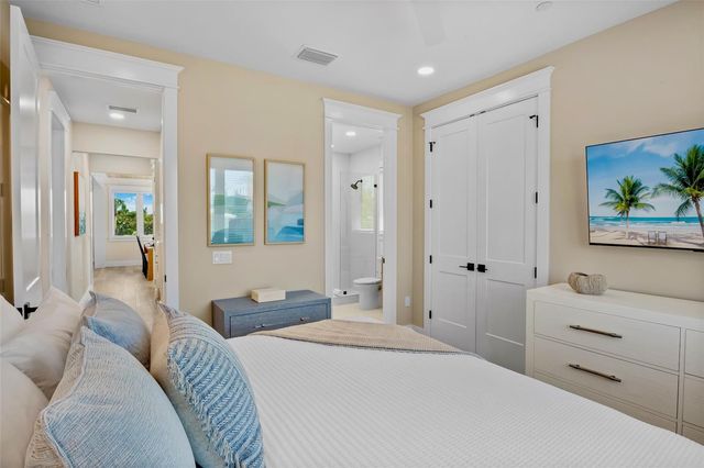 135 AVENIDA VENECCIA, Sarasota, FL 34242