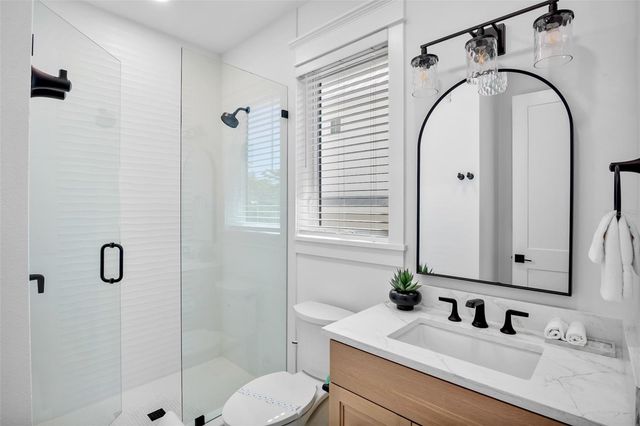 135 AVENIDA VENECCIA, Sarasota, FL 34242