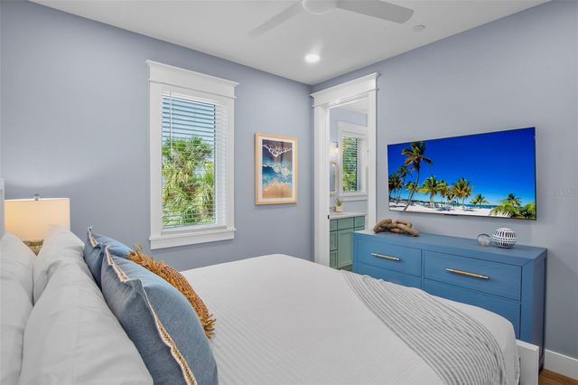 135 AVENIDA VENECCIA, Sarasota, FL 34242