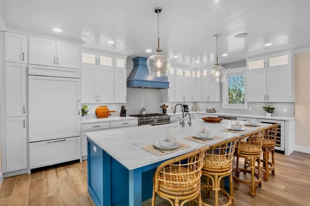 135 AVENIDA VENECCIA, Sarasota, FL 34242