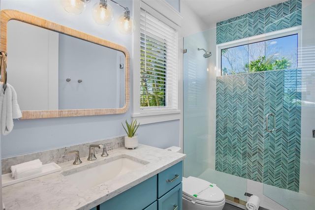 135 AVENIDA VENECCIA, Sarasota, FL 34242