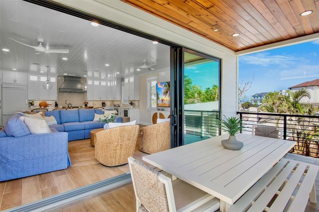 135 AVENIDA VENECCIA, Sarasota, FL 34242