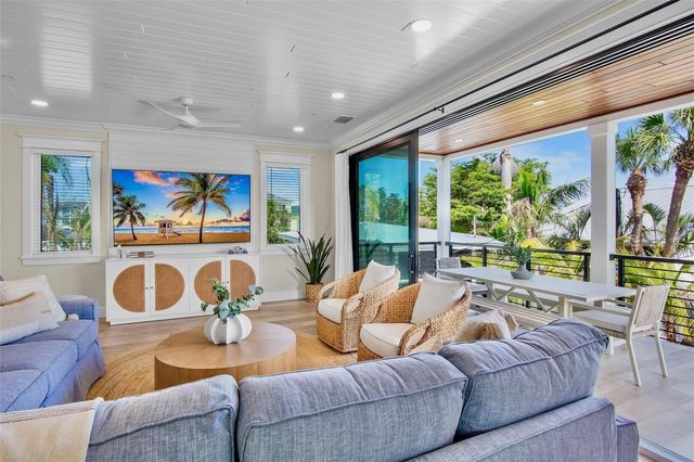 135 AVENIDA VENECCIA, Sarasota, FL 34242