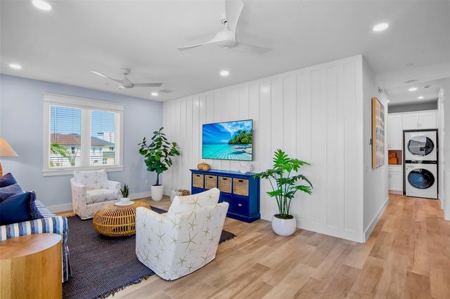 135 AVENIDA VENECCIA, Sarasota, FL 34242