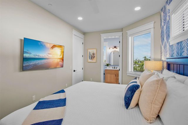 135 AVENIDA VENECCIA, Sarasota, FL 34242