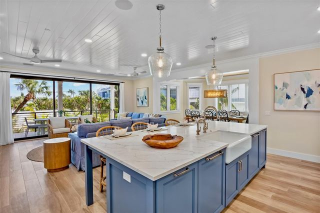 135 AVENIDA VENECCIA, Sarasota, FL 34242