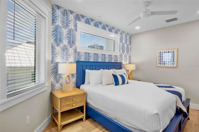 135 AVENIDA VENECCIA, Sarasota, FL 34242