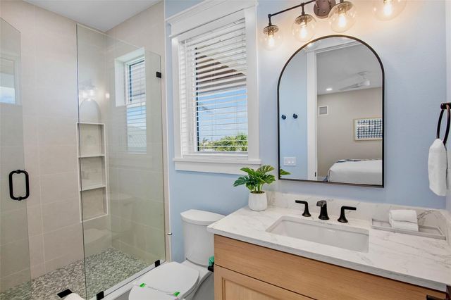 135 AVENIDA VENECCIA, Sarasota, FL 34242