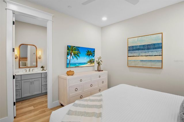 135 AVENIDA VENECCIA, Sarasota, FL 34242