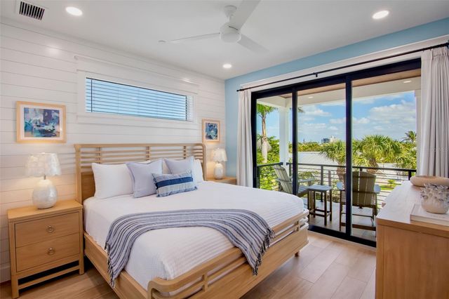 135 AVENIDA VENECCIA, Sarasota, FL 34242