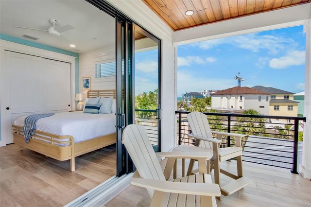 135 AVENIDA VENECCIA, Sarasota, FL 34242