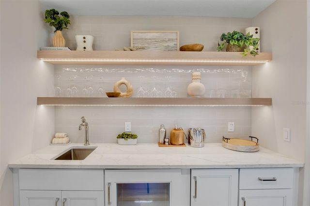 135 AVENIDA VENECCIA, Sarasota, FL 34242