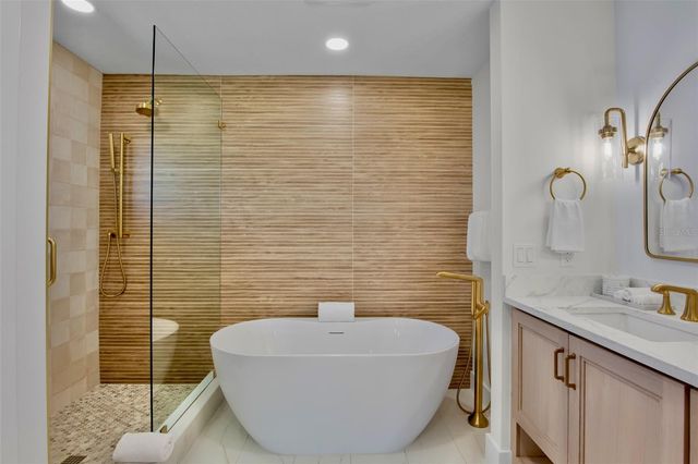 135 AVENIDA VENECCIA, Sarasota, FL 34242