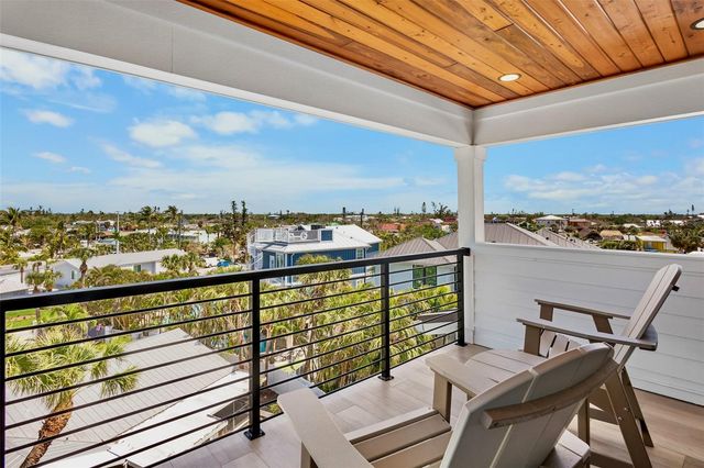 135 AVENIDA VENECCIA, Sarasota, FL 34242