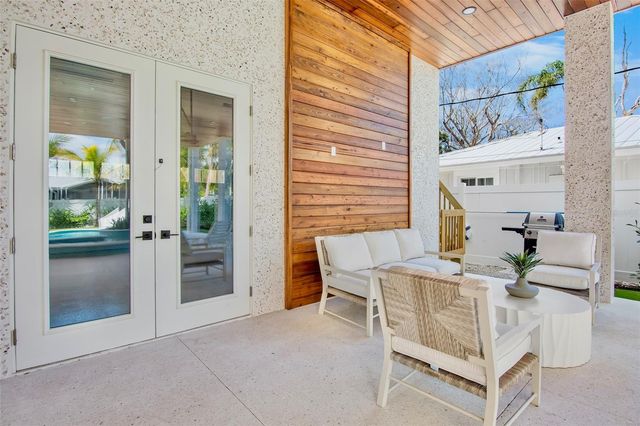 135 AVENIDA VENECCIA, Sarasota, FL 34242