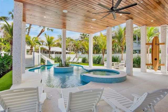 135 AVENIDA VENECCIA, Sarasota, FL 34242