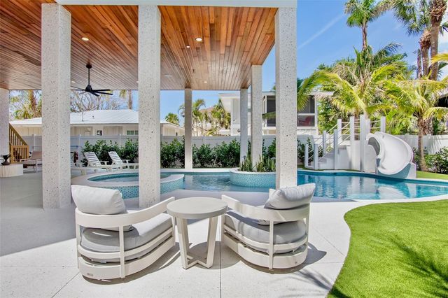 135 AVENIDA VENECCIA, Sarasota, FL 34242