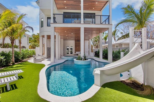 135 AVENIDA VENECCIA, Sarasota, FL 34242