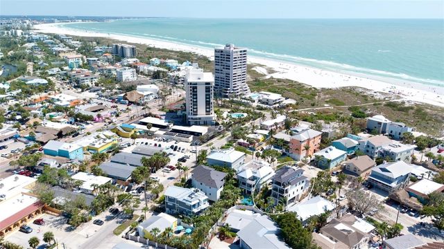 135 AVENIDA VENECCIA, Sarasota, FL 34242