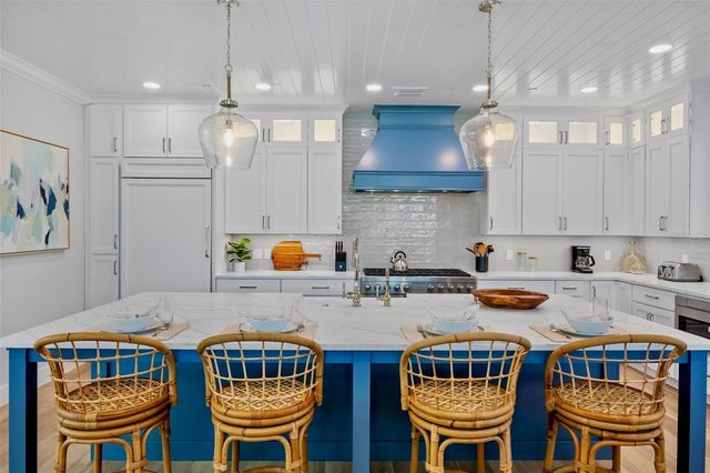 135 AVENIDA VENECCIA, Sarasota, FL 34242