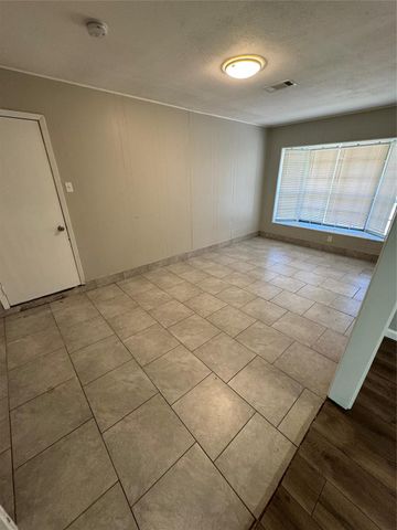 9902 Valley Sun Drive, Houston, TX 77078