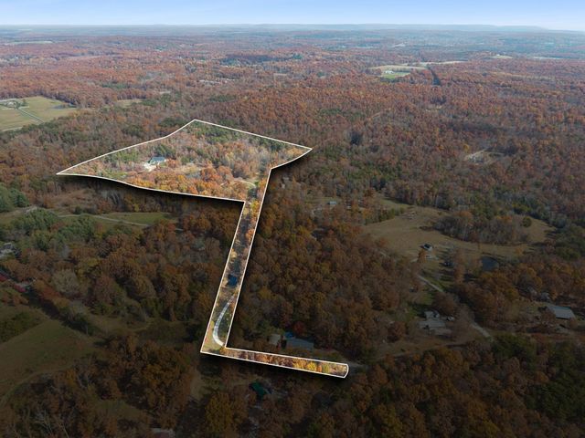 926 Monteagle Falls Rd, Monteagle, TN 37356