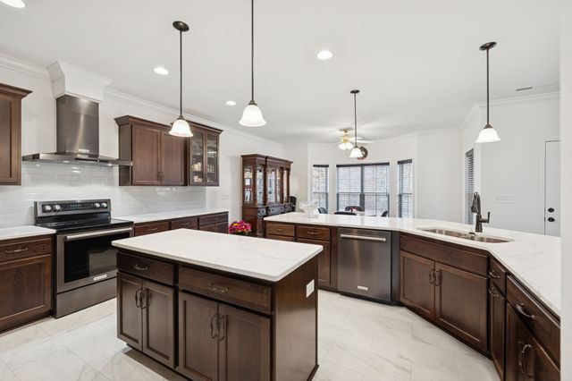 926 Monteagle Falls Rd, Monteagle, TN 37356