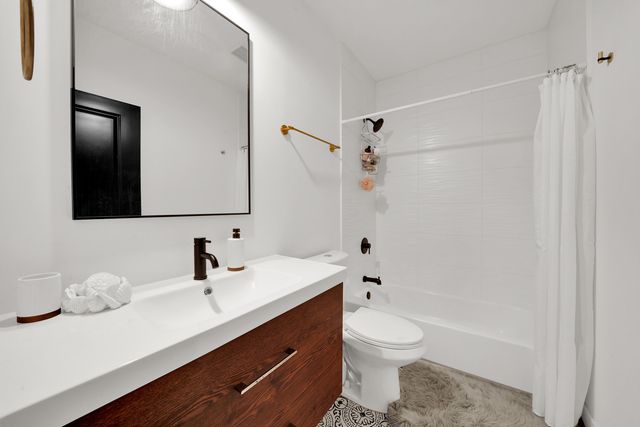 1522 N Leamington Avenue, Chicago, IL 60651