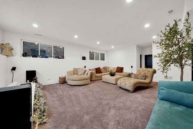 1522 N Leamington Avenue, Chicago, IL 60651