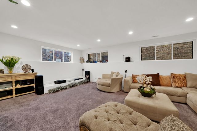 1522 N Leamington Avenue, Chicago, IL 60651