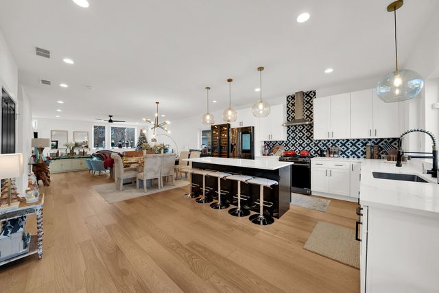 1522 N Leamington Avenue, Chicago, IL 60651