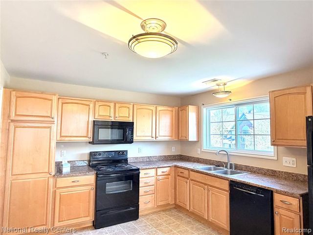 28469 Carlton Way Drive, Novi, MI 48377