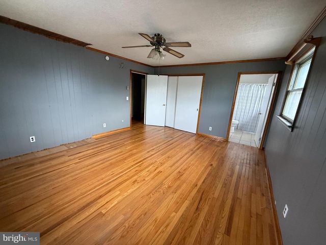 36 WATER ST, Petersburg, WV 26847