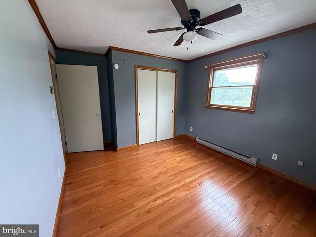 36 WATER ST, Petersburg, WV 26847