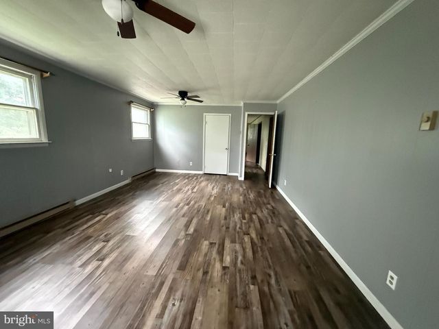 36 WATER ST, Petersburg, WV 26847