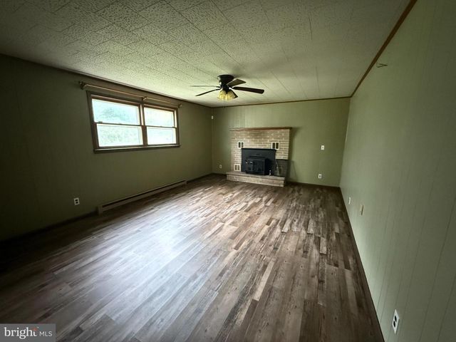 36 WATER ST, Petersburg, WV 26847