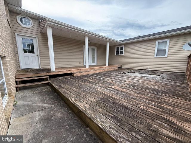 36 WATER ST, Petersburg, WV 26847