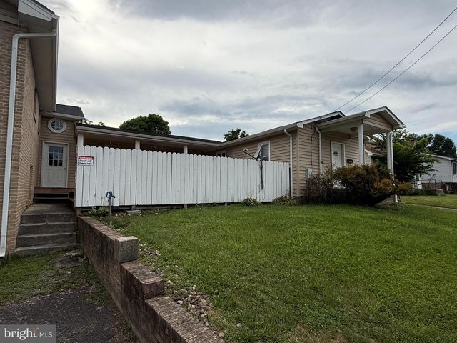 36 WATER ST, Petersburg, WV 26847