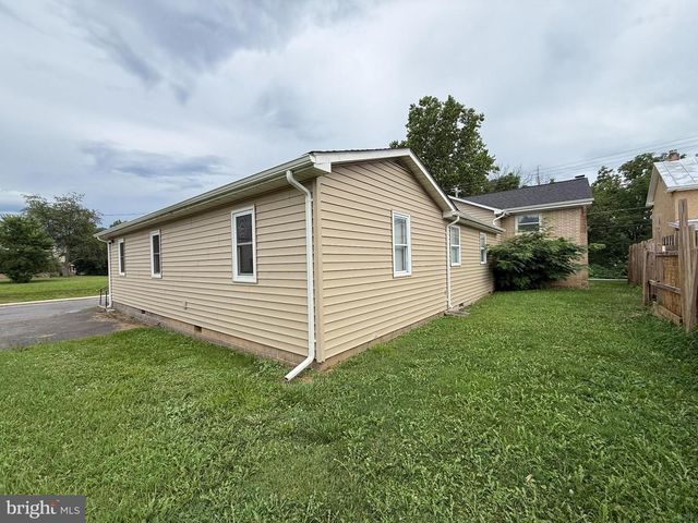 36 WATER ST, Petersburg, WV 26847