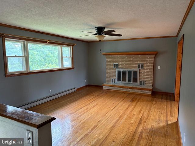 36 WATER ST, Petersburg, WV 26847