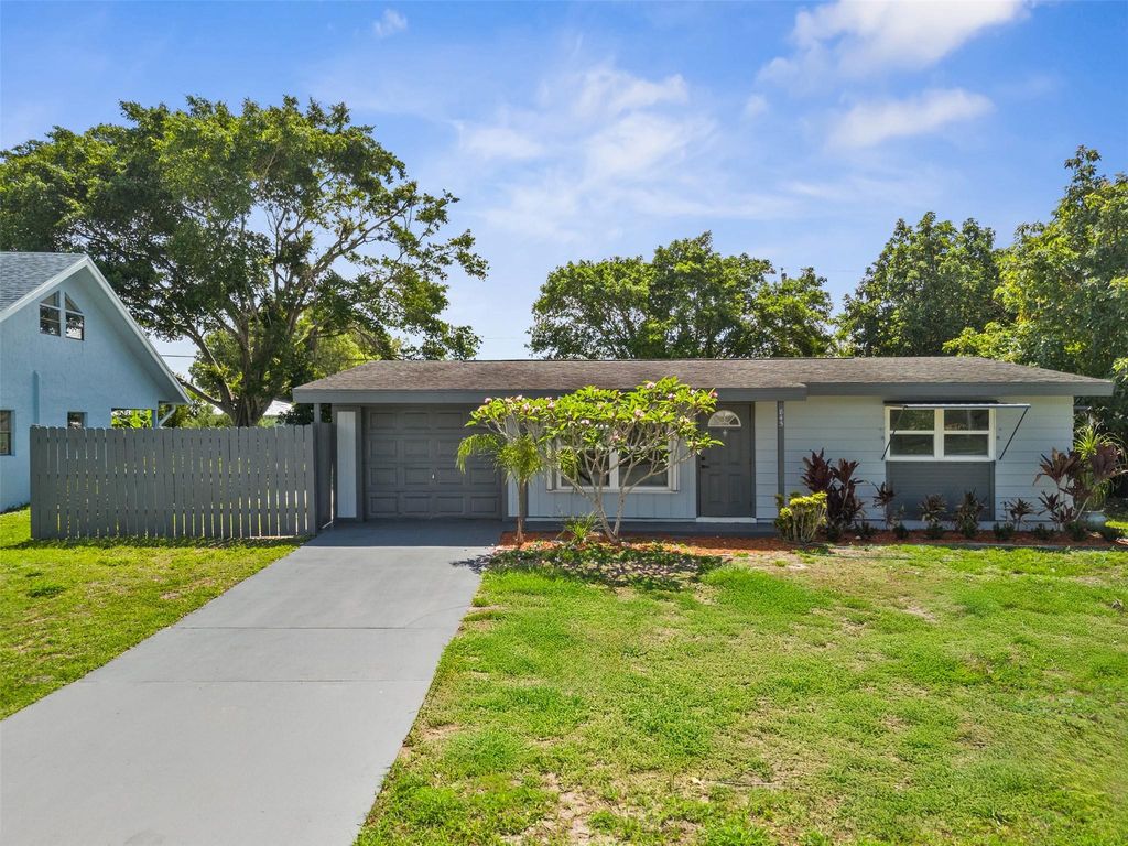 845 SE Airoso Blvd, Port St Lucie, FL 34983