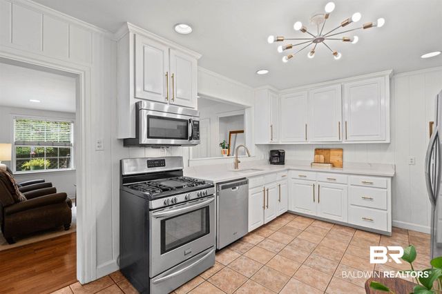 3751 Old Shell Road, Mobile, AL 36608